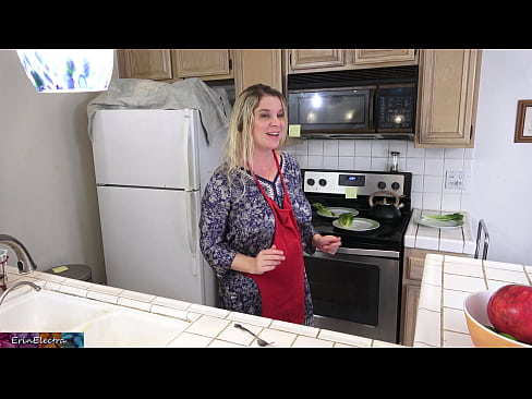 ❤️ Belle-mère qui le traie dans la cuisine avant son rendez-vous. ❤❌ Porno de qualité at fr.port-amurasso.ru ☑
